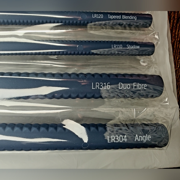 LARUCE BEAUTYCheek & Eyes Brush Set in Denim Blue - Picture 9 of 16